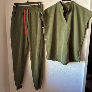 Figs top Rafaela and bottom joggers with scrunch waistband